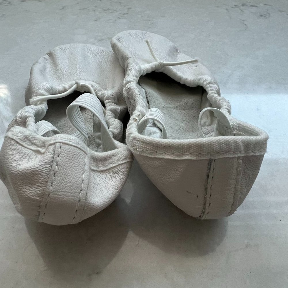 Bloch White Little Girl Ballet Slipper, Size 9B